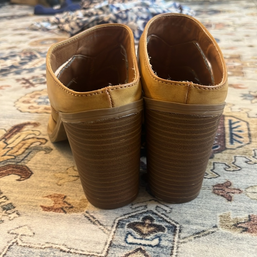 Gently Worn, dolce Vida, clogs, size 8 - Picture 3 of 7